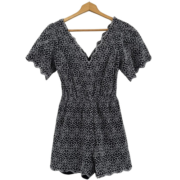 Express Formal Romper Overalls Black White Geometric Lined V Neck Women's Size S - Picture 1 of 16